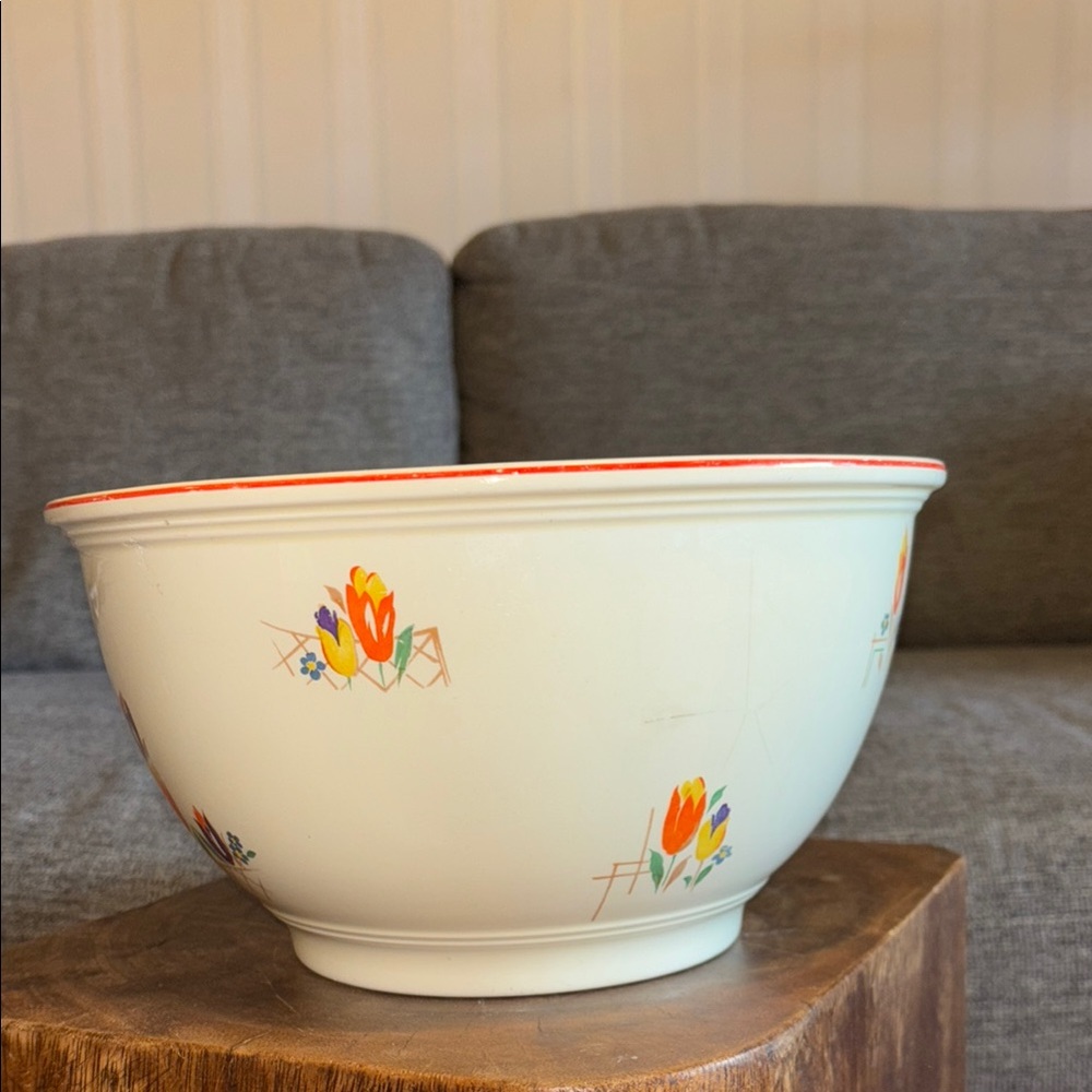 HOMER LAUGHLIN TULIP PATTERNED LARGE BOWL VINTAGE